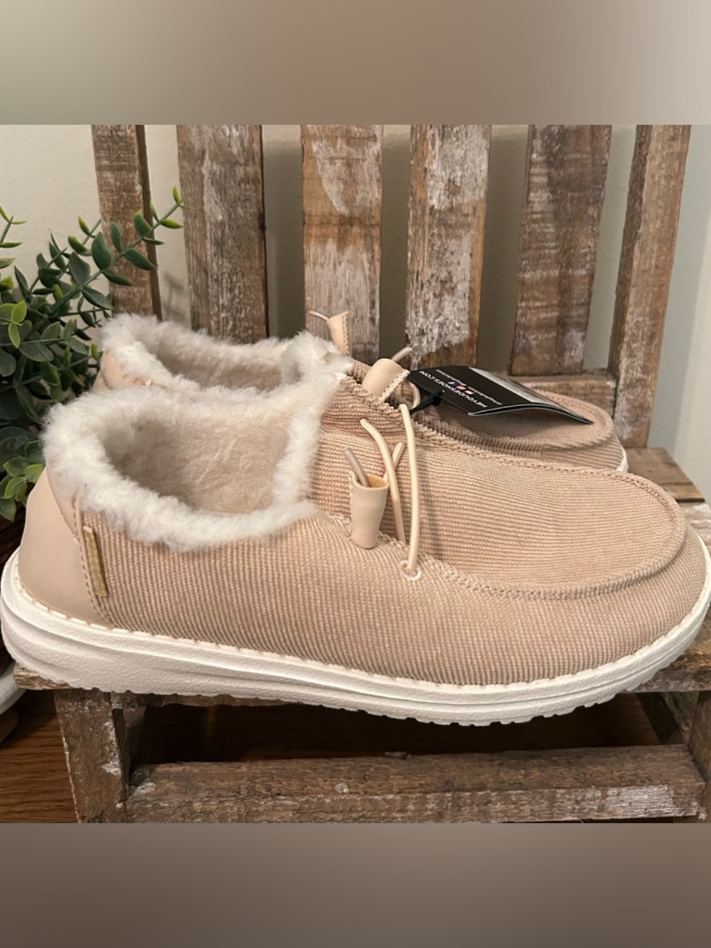 HEY DUDE WENDY CORDUROY CREAM Lightweight Slip-On Women’s Shoe Sz 6